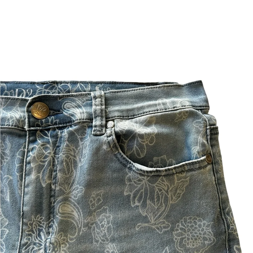 DG2 by Diane Gilman Floral Embroidered Cropped Jeans - Blue and Red - Picture 8 of 15